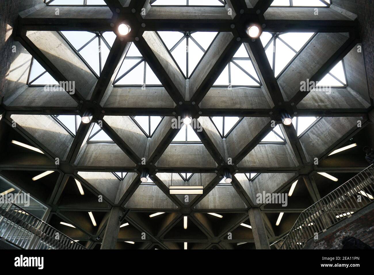 Triangular Metro Frame Landscape triangles hi-res stock photography and images - Alamy