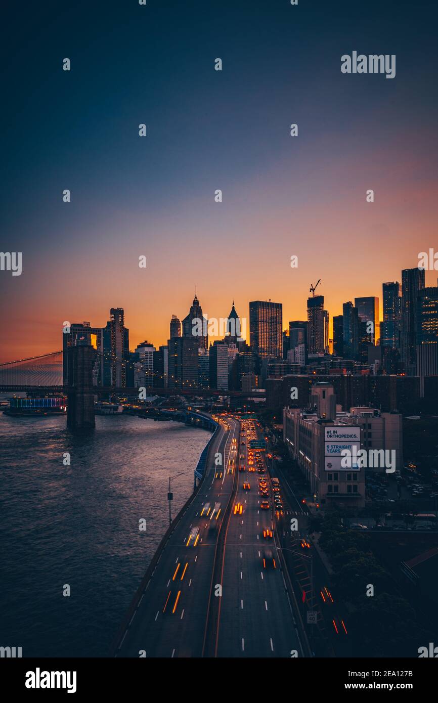 New york skyline at dusk hi-res stock photography and images - Alamy