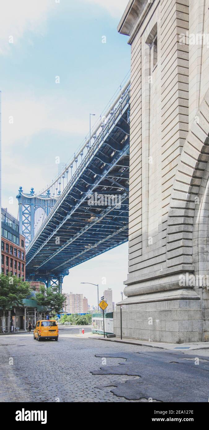 new york taxi under brooklyn bridge Stock Photo Alamy