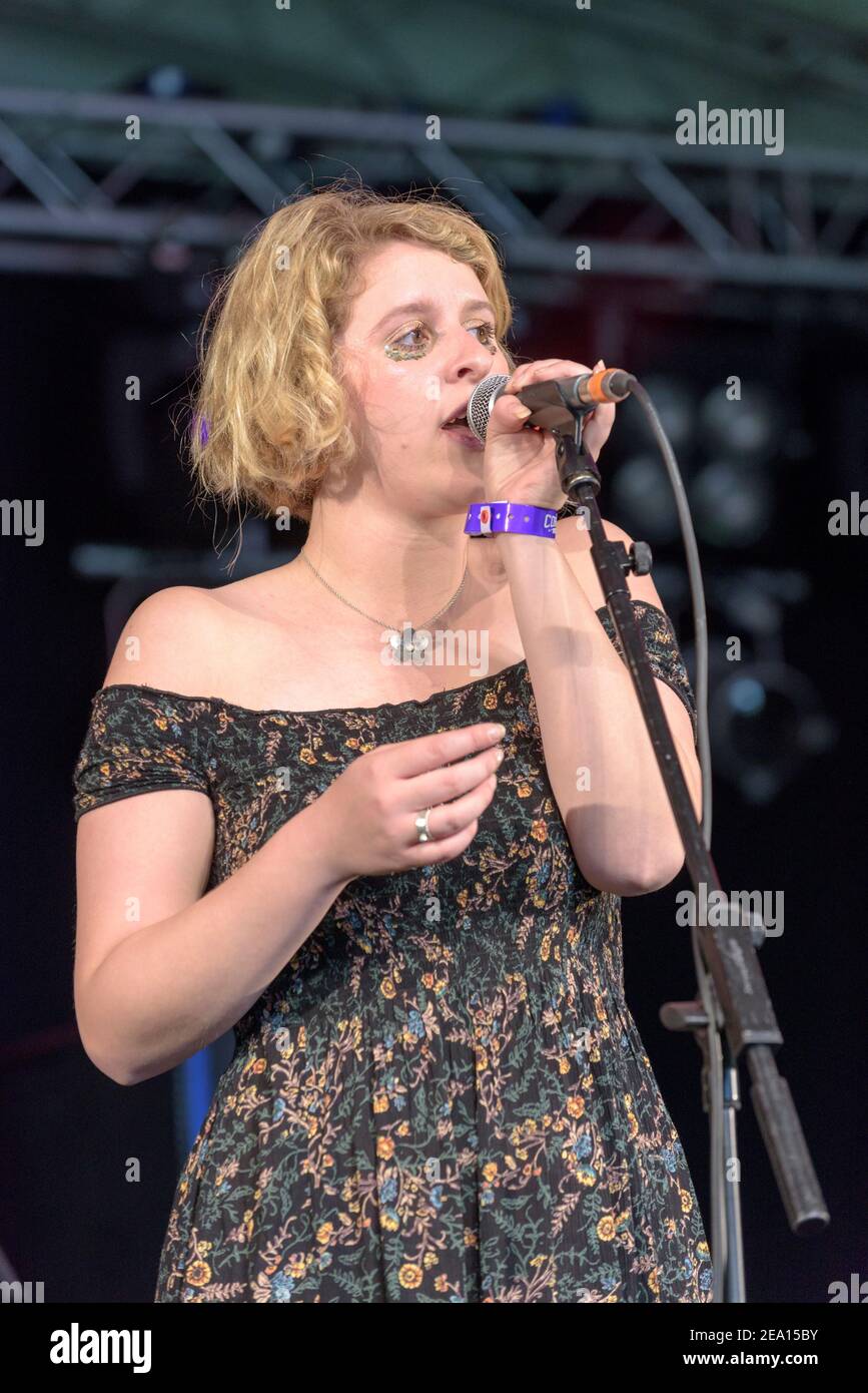Hannah Grace (Hannah Vivian-Byrne) performing at Cornbury Music Festival,  Great Tew, Oxford, July 9, 2016 Stock Photo - Alamy