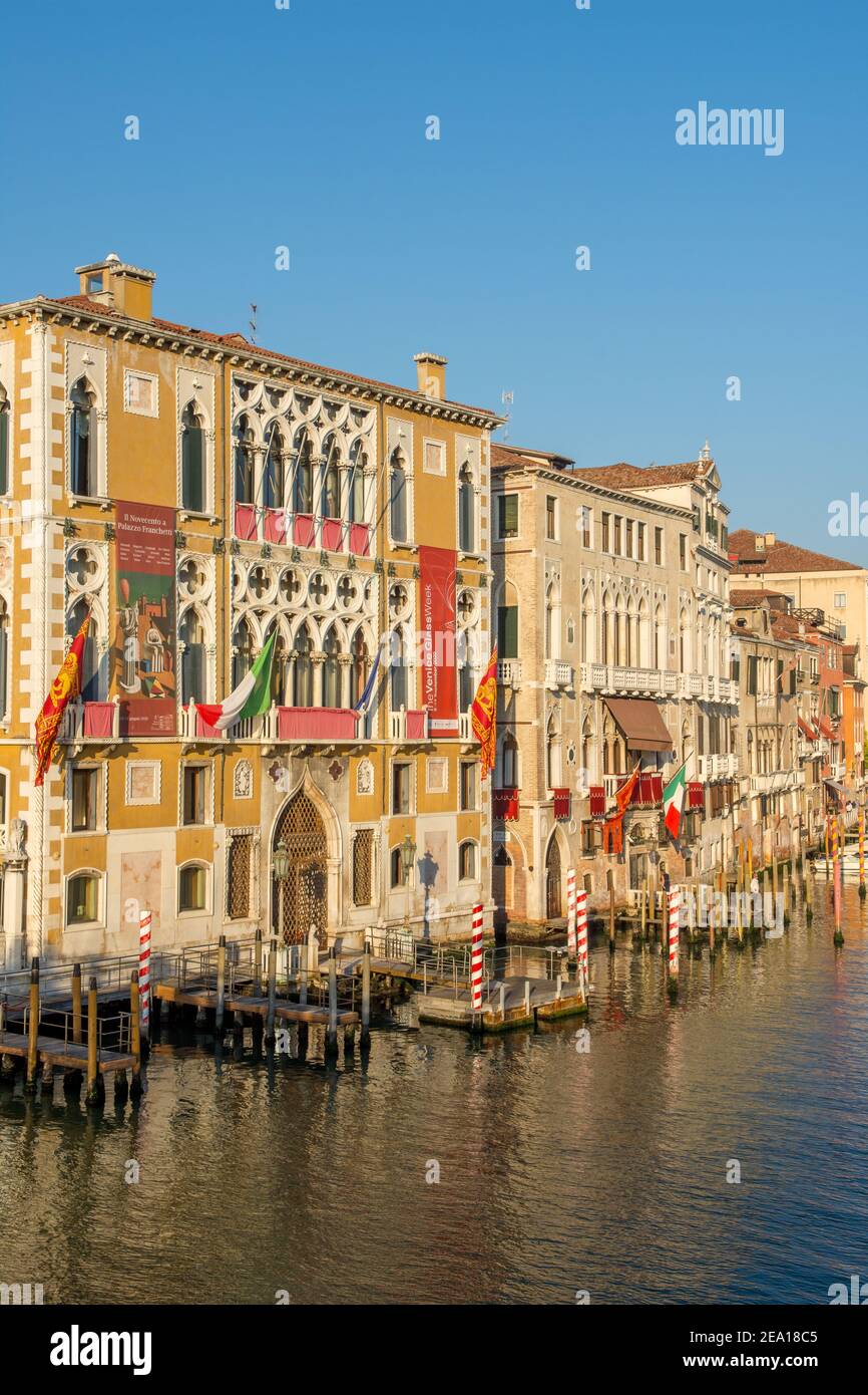 discovery of the city of Venice and its small canals and romantic