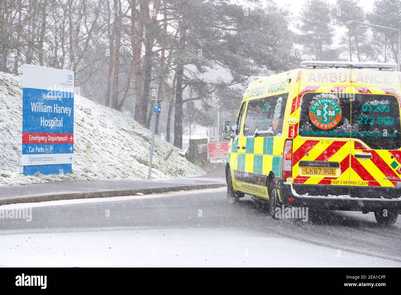 Ashford, Kent, UK. 07 Feb, 2021. UK Weather: Storm Darcy hits the town of Ashford in Kent. A snow covered ambulance arrives at the William Harvey hospital. Photo Credit: Paul Lawrenson/Alamy Live News Stock Photo