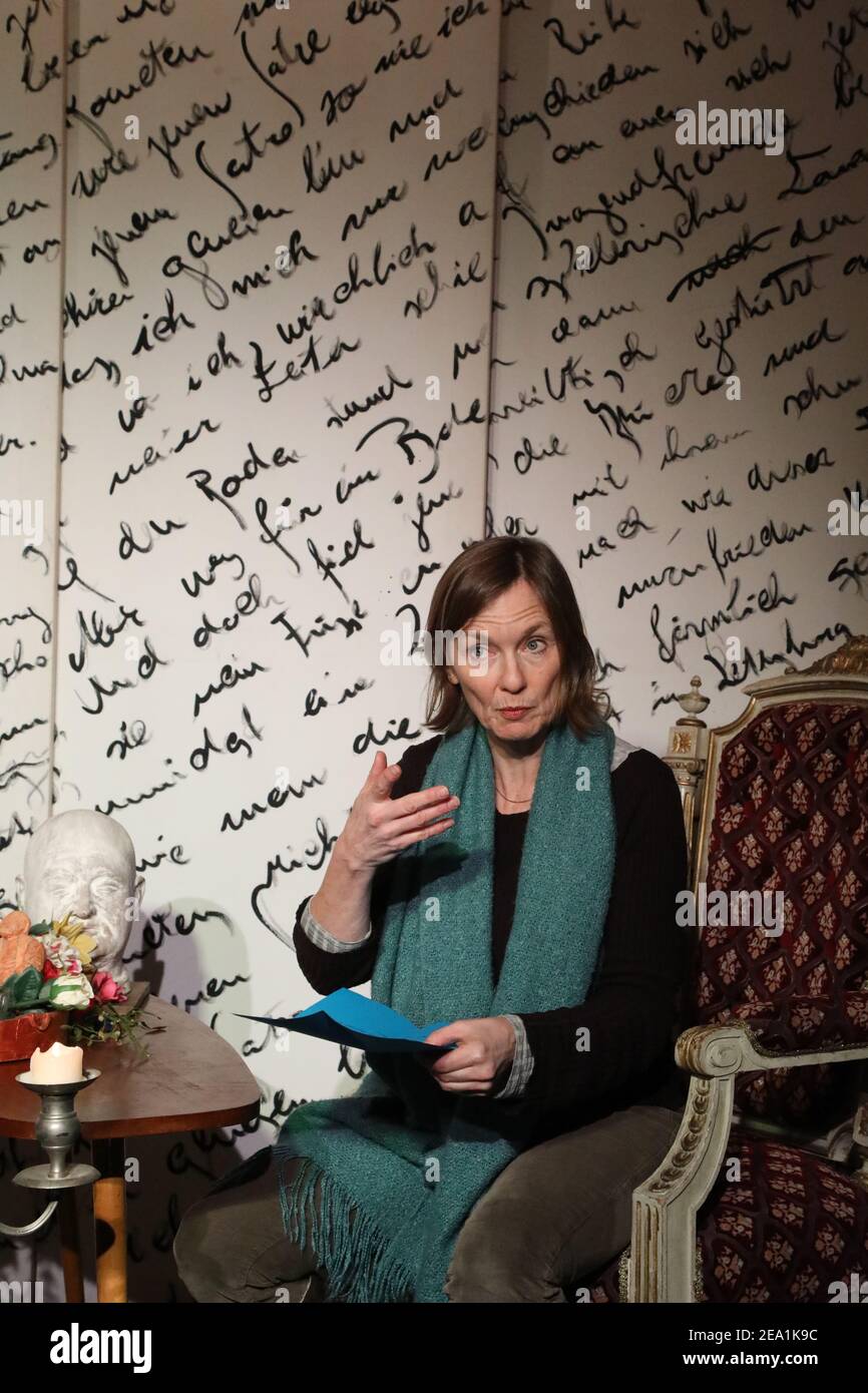 Josephine Hoppe Tochter Von Rolf Hoppe Bei Der Aufzeichnung Der Fernsehsendung Zum 100 Geburtstag Von Herbert Kofer In Hoppes Hoftheater In Dresden Stock Photo Alamy
