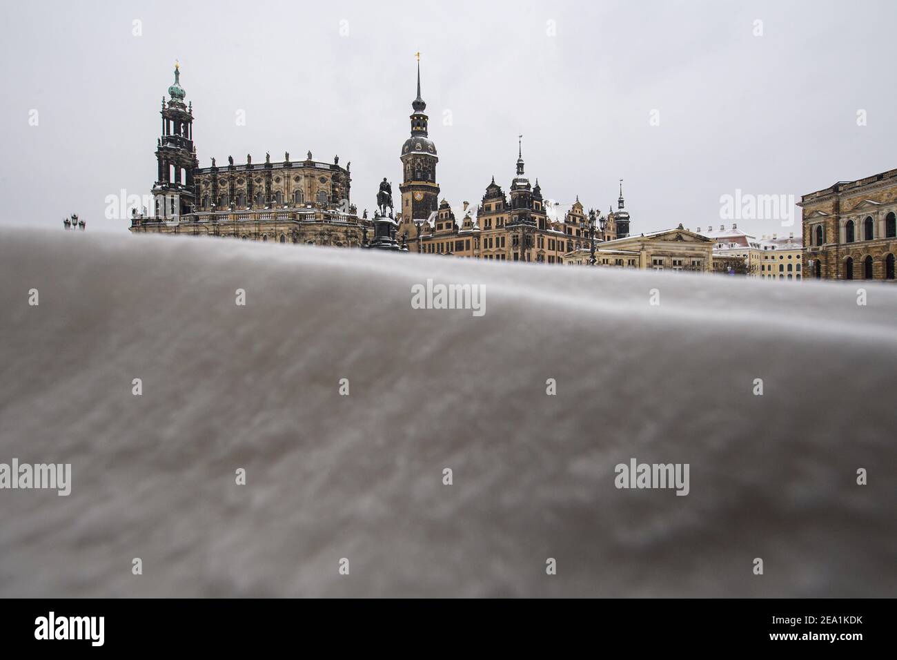 Dresden, Germany. 07th Feb, 2021. Snow-covered is the Theaterplatz in front of the Hofkirche (l-r), the equestrian statue of King Johann, the Hausmannsturm, the Residenzschloss, the Schinkelwache and the Zwinger. Credit: Robert Michael/dpa-Zentralbild/dpa/Alamy Live News Stock Photo