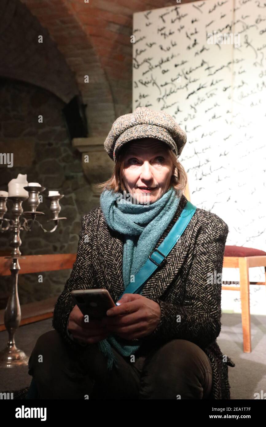 Josephine Hoppe Tochter Von Rolf Hoppe Bei Der Aufzeichnung Der Fernsehsendung Zum 100 Geburtstag Von Herbert Kofer In Hoppes Hoftheater In Dresden Stock Photo Alamy