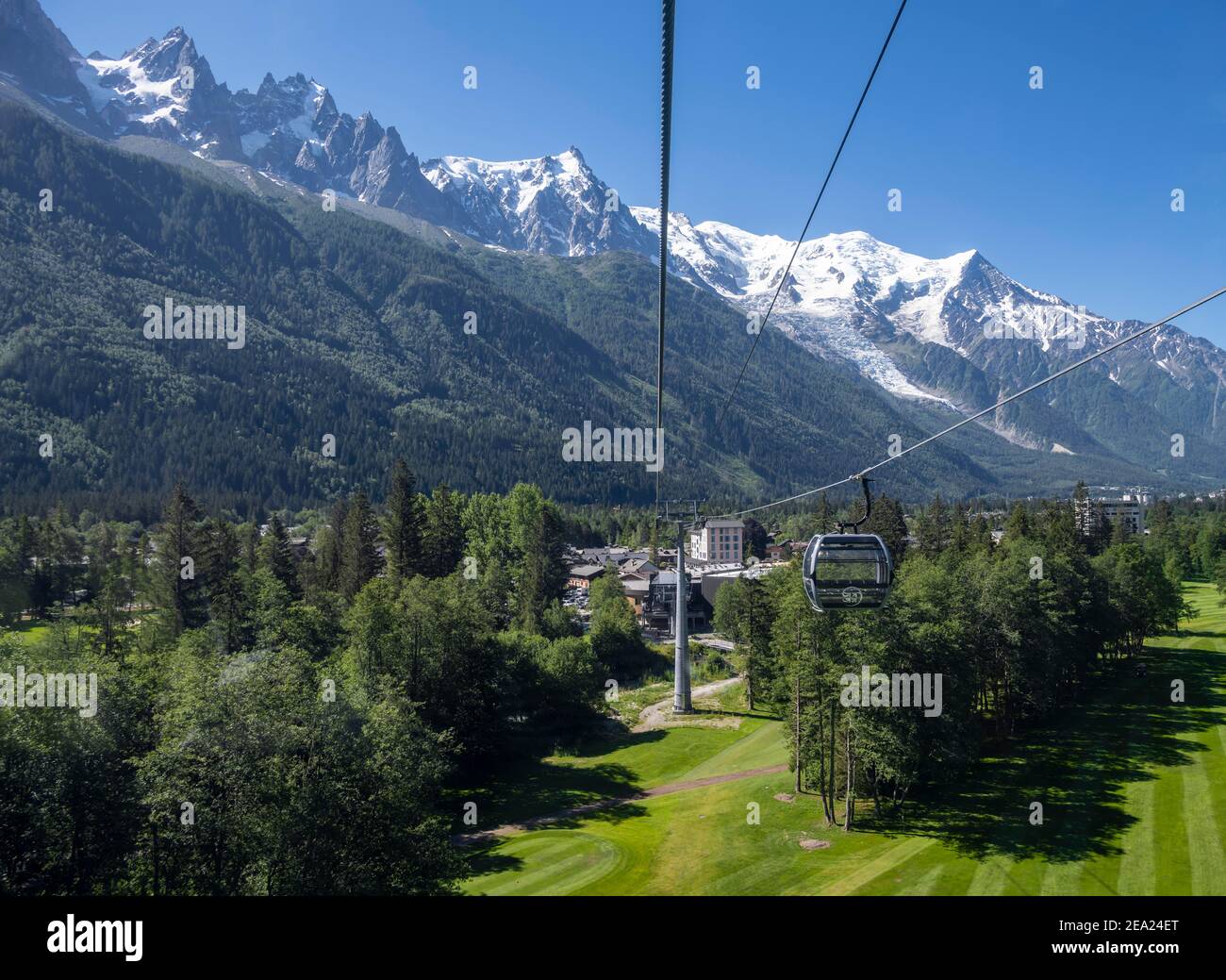 Gondolas of the La Flegere cable car, in the back glacier of the Mont Blanc massif, Chamonix-Mont-Blanc, Haute-Savoie, France Stock Photo