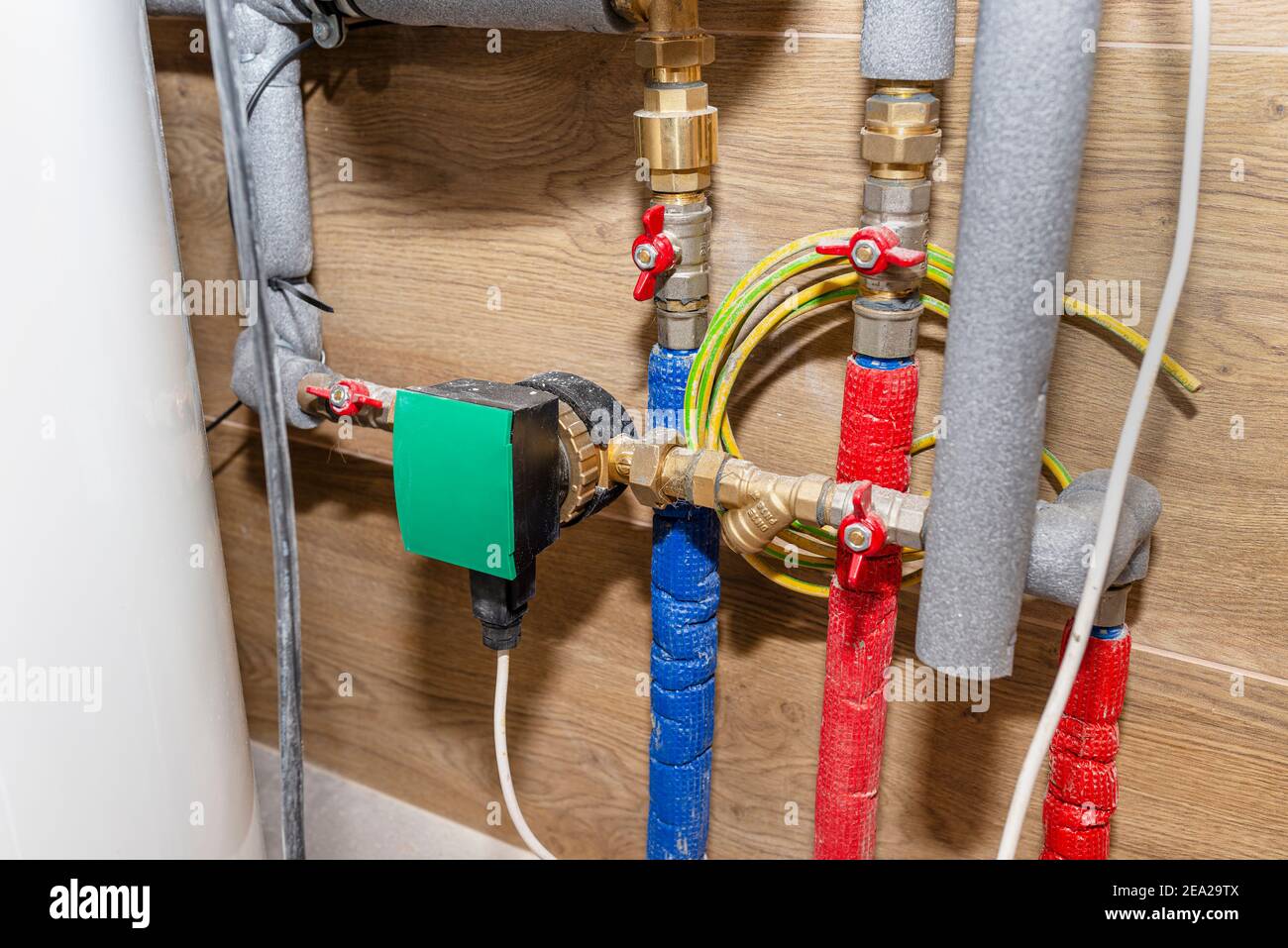 Water circulation pump for underfloor heating in a modern gas boiler