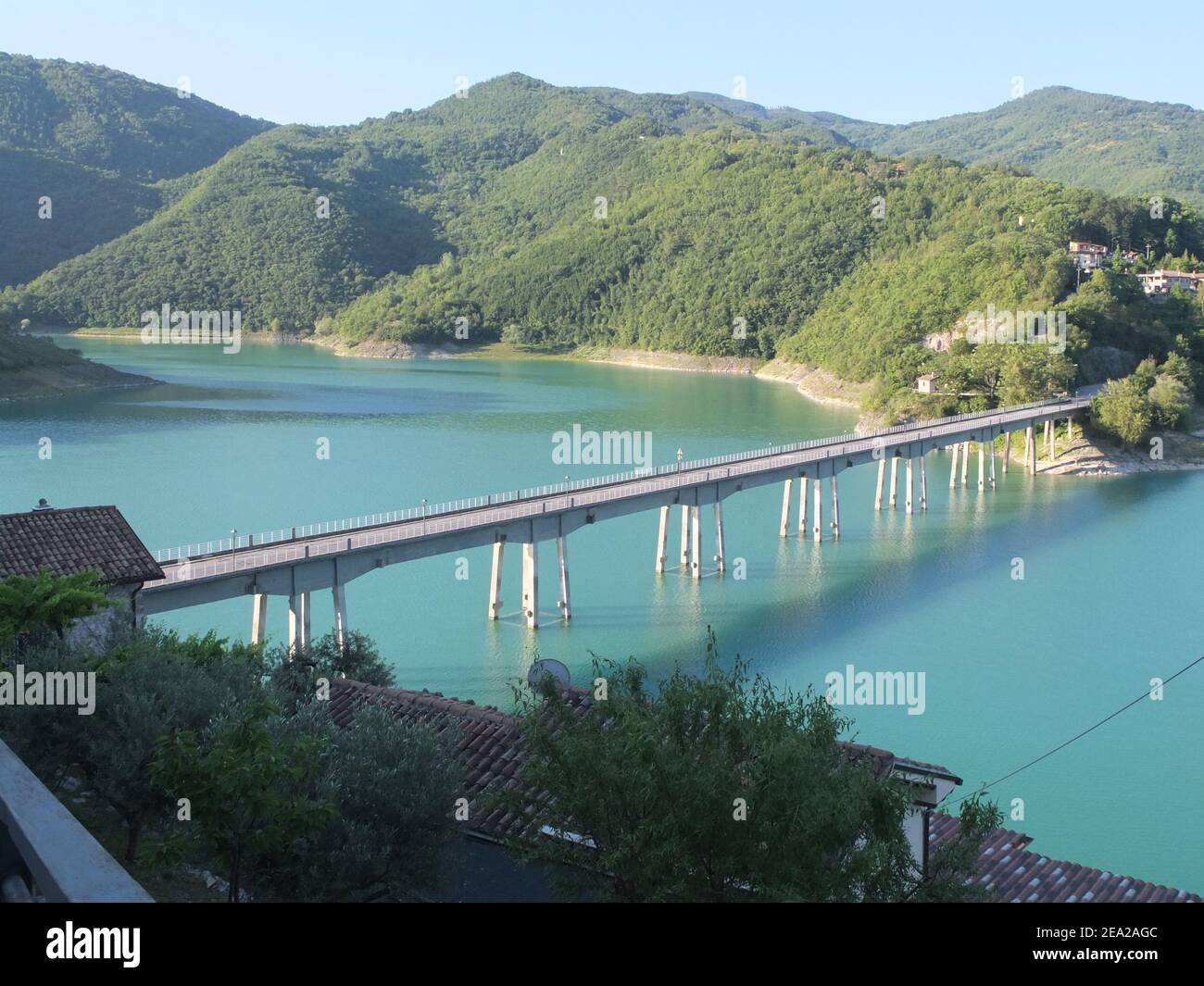 Bridge over artificial lake Lago di Torano, Castel de Tora, Lazio, Italy Stock Photo