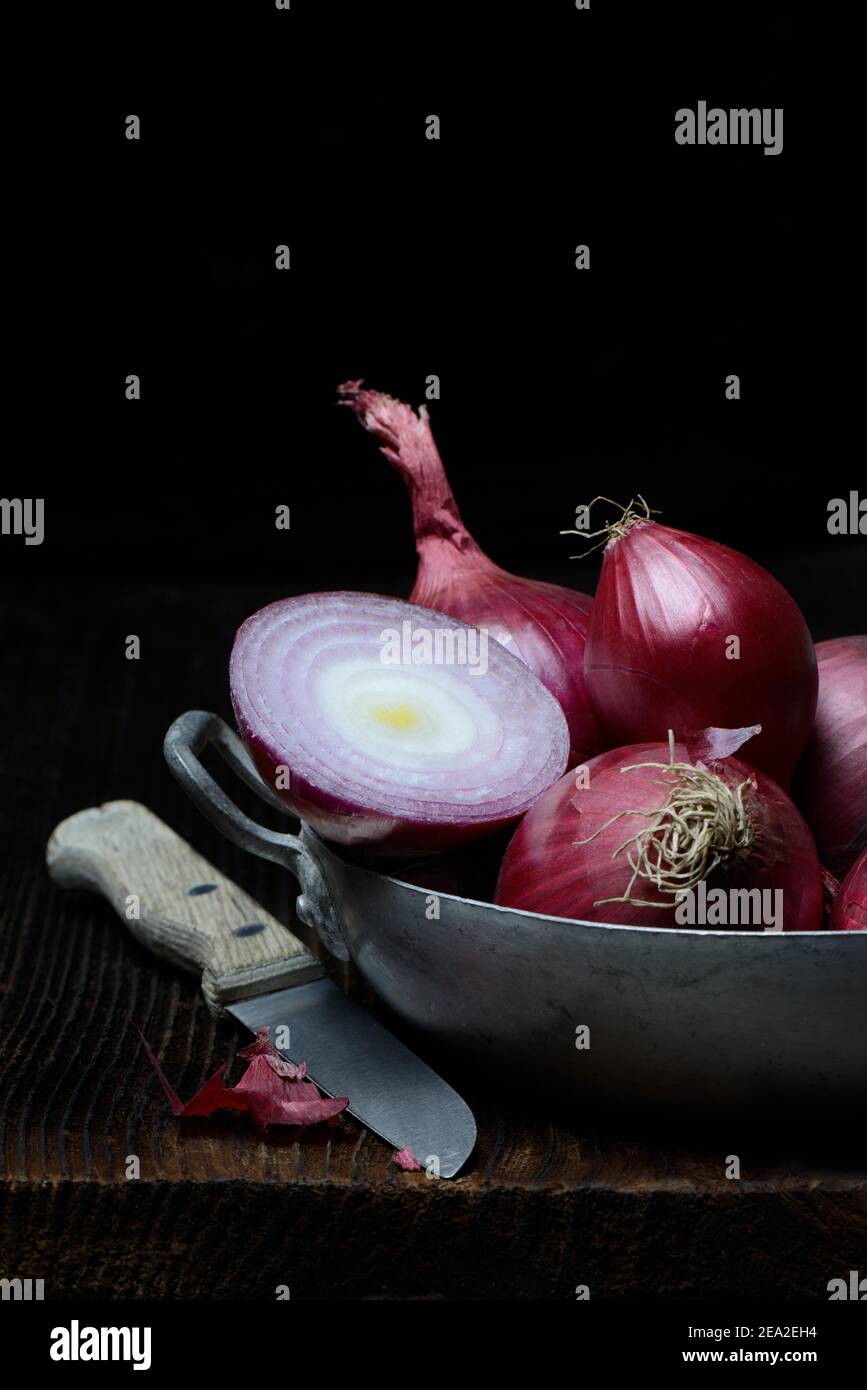 Small red onion sliced hi-res stock photography and images - Alamy