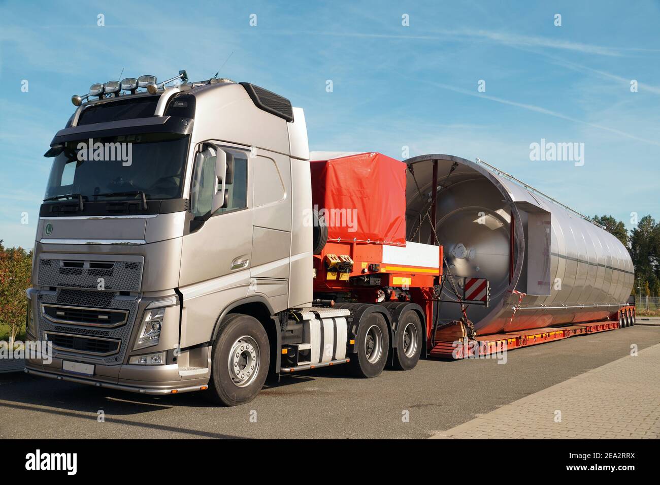 Oversize load semi truck hi-res stock photography and images - Alamy