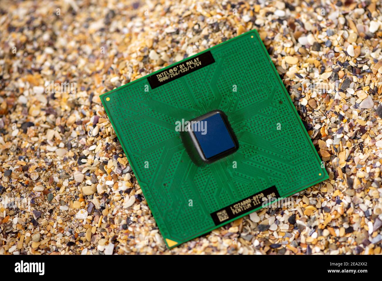 when was the intel pentium iii processor introduced