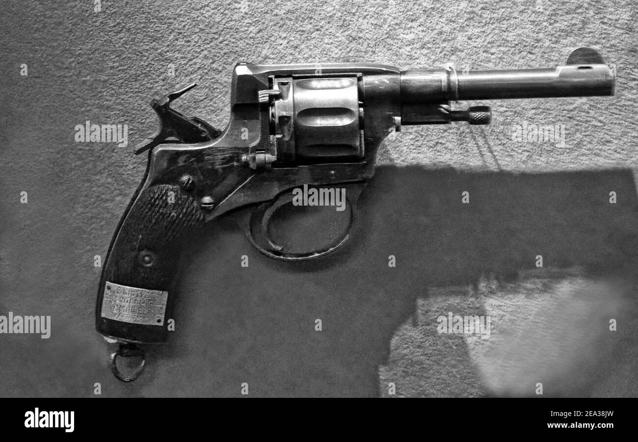 Photo with revolver photo Black and White Stock Photos & Images - Alamy