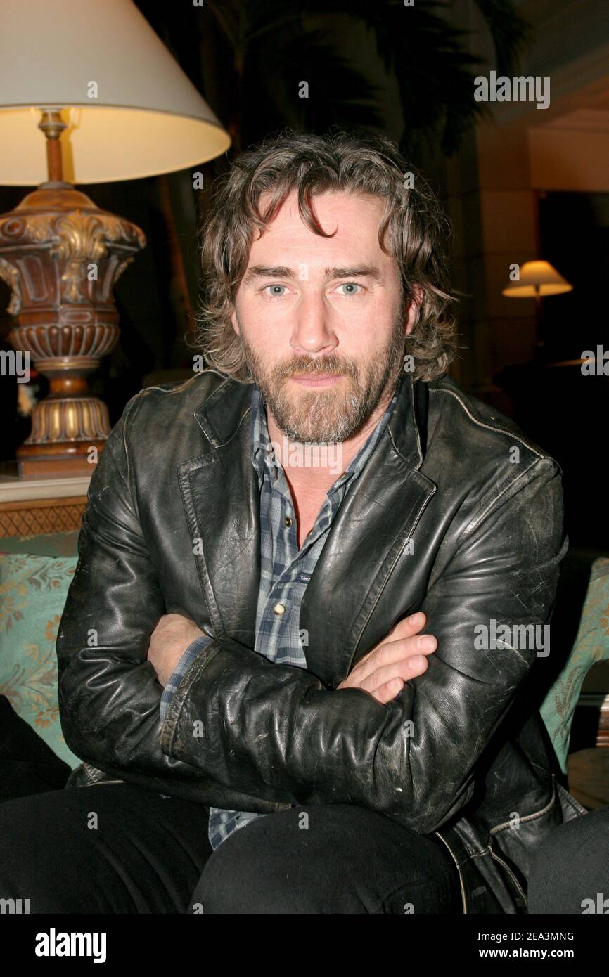 French Canadian actor Roy Dupuis poses at the Marriot Hotel just before the French premiere of his movie 'C'est pas moi !... c'est l'autre' held at Gaumont Marignan cinema Paris, France on 1st April, 2005. Photo by Benoit Pinguet/ABACA. Stock Photo