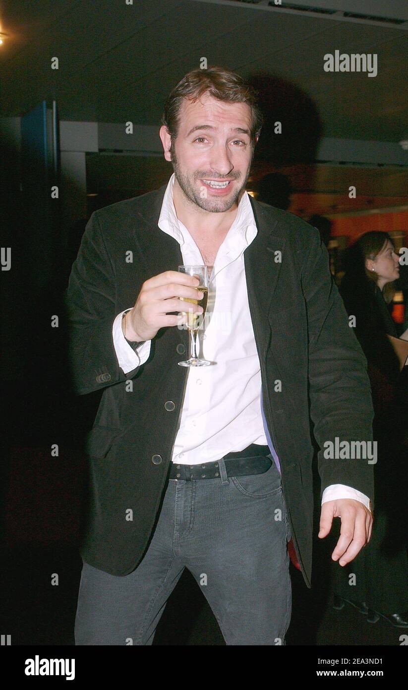 French actor and cast member Jean Dujardin attends the premiere of 'Brice  De Nice' at Cine-Cite-Bercy in Paris, France, on April 6, 2005. Photo by  Giancarlo Gorassini/ABACA Stock Photo - Alamy