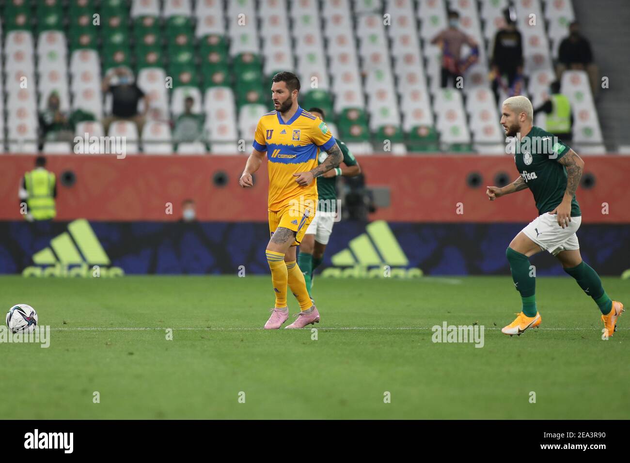 DOHA, QATAR - FEBRUARY 07: André-Pierre Gignac of Tigres UANL and Zé Rafael of Palmeiras during the semi-final match between Palmeiras and Tigres UANL at Education City Stadium on February 7, 2021 in Doha, Qatar. (Photo by Colin McPhedran/MB Media) Stock Photo