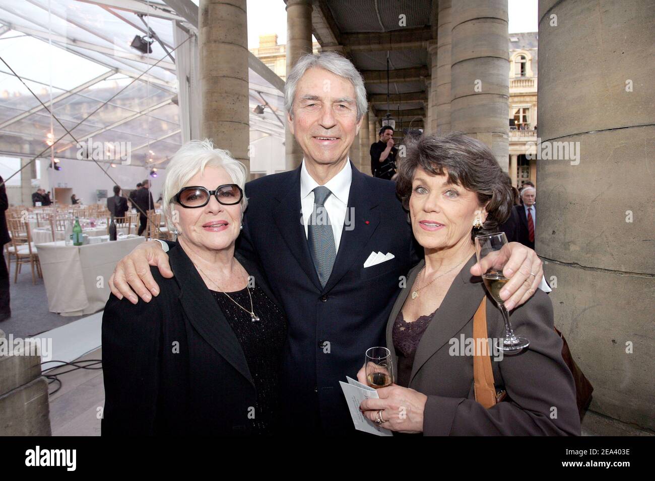 French actress Line Renaud (L) with French TV journalist Jean-Claude Narcy  and his wife Fabienne pose during the Night of European Culture held in the  Palais Royal courtyard in Paris, France, on