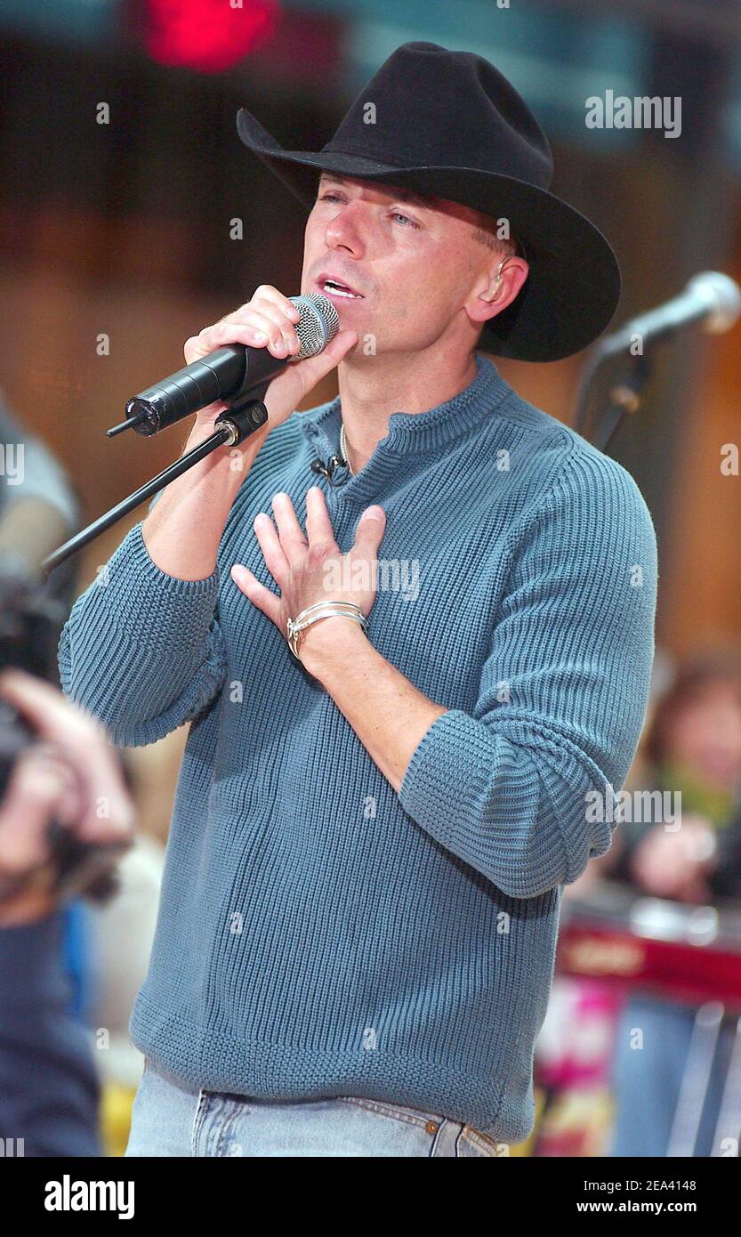 Renee Zellweger's new husband, Country star Kenny Chesney performs live on the Plaza at Rockefeller Center as part of NBC's Today Show Toyota Concert Series in New York, on Monday, November 22, 2004. Photo by Nicolas Khayat/ABACA. Stock Photo