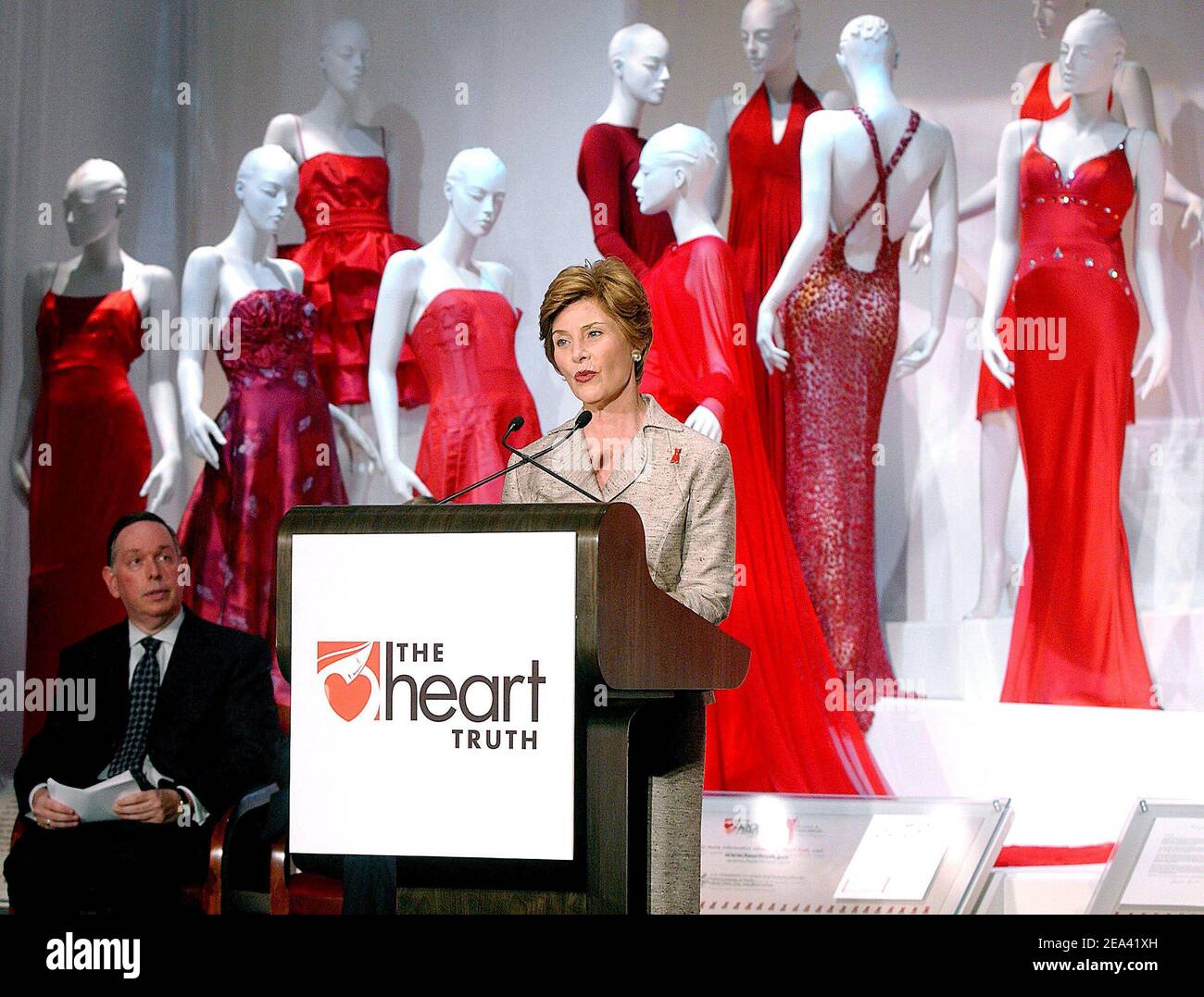 Laura bush red dress 2025