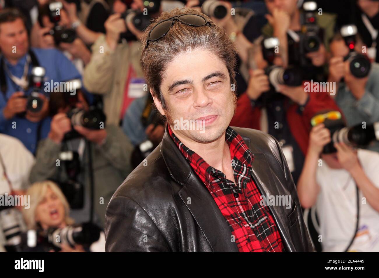 Puerto Rican actor Benicio Del Toro poses during a photocall for US directors Frank Miller and Robert Rodriguez film 'Sin City' during the 58th International Cannes Film Festival, in Cannes, France, on May 18, 2005. Photo by Hahn-Klein-Nebinger/ABACA. Stock Photo