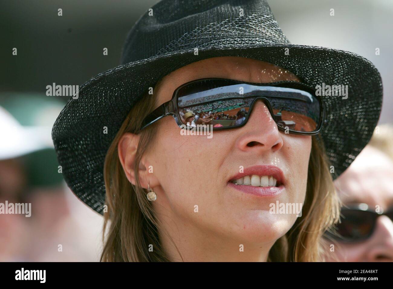 Unidentified spectator during the match between France's Mary Pierce and Russia's Elena Likhovtseva in the semi final of the French Open at the Roland Garros stadium in Paris, France on June 02, 2005. Photo by Gorassini-Zabulon/ABACA Stock Photo