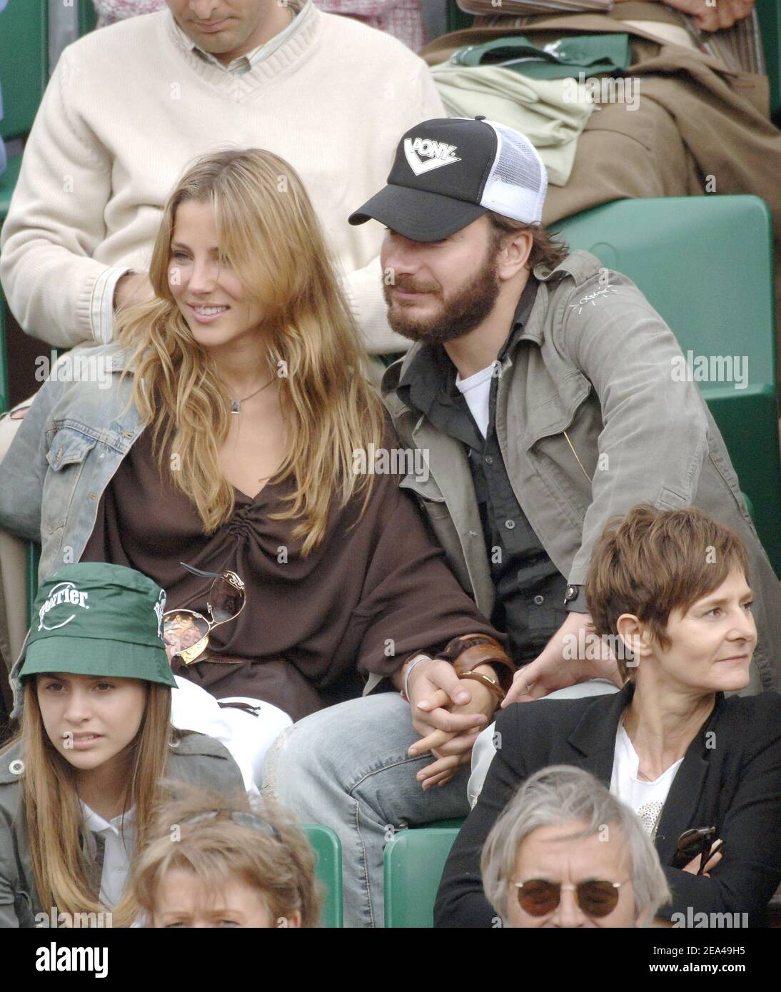 French actor Michael Youn and his girlfriend Spanish actress Elsa Pataky  attend the match between Spain's Rafael Nadal and Swiss Roger Federer in  the semi final of the French Open at the