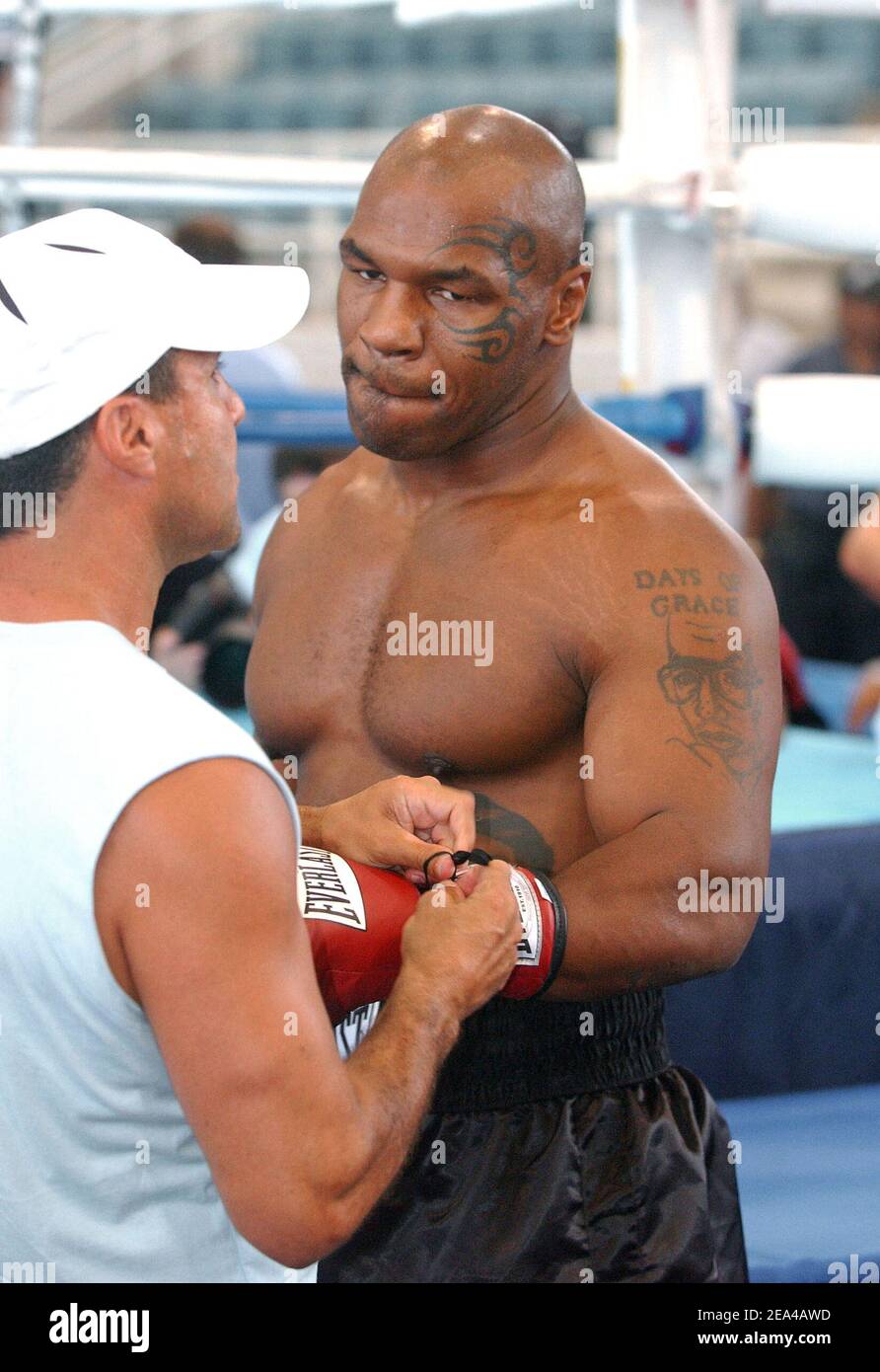Mike tyson fight hires stock photography and images Alamy