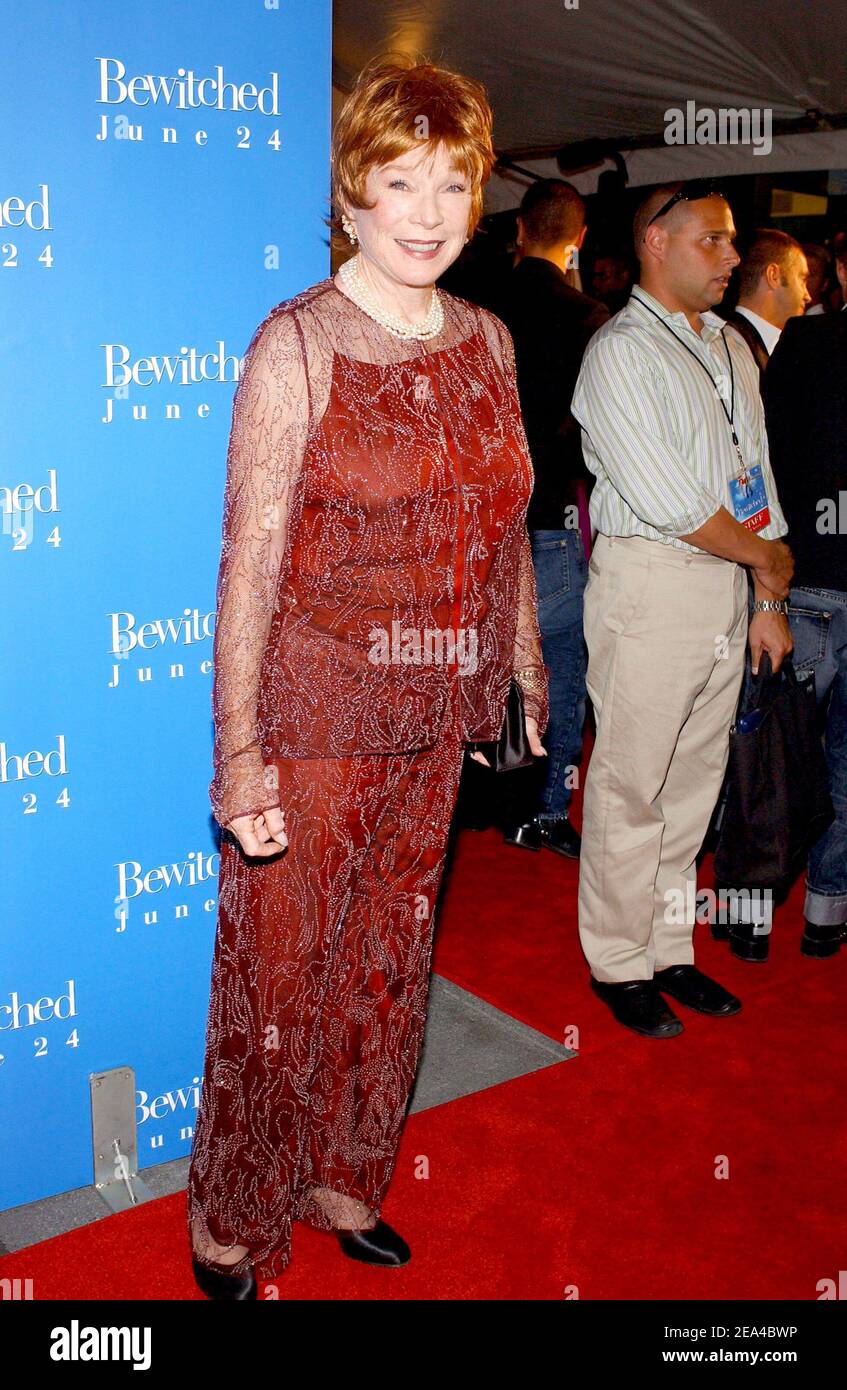 'Cast member Shirley McLaine arrives at the ''Bewitched'' World Premiere held at the Ziegfeld theatre in New York, on Monday June 13, 2005. (Pictured : Shirley MacLaine). Photo by Nicolas Khayat/ABACA.' Stock Photo