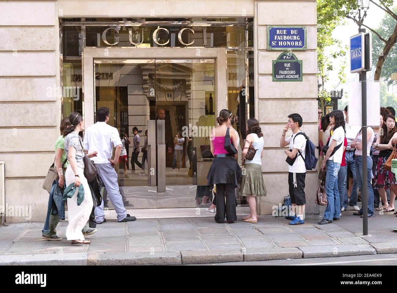 Paris france gucci store hi-res stock photography and images - Alamy
