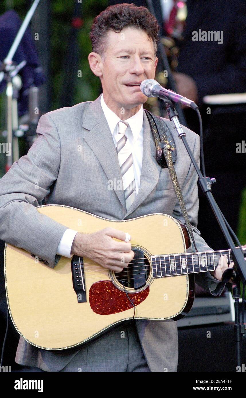 Lyle Lovett And His Large Band Perform At The Mountain Winery In Sarartoga Ca On June 29 2005 Photo By Tim Mosenfelder Abacapress Com Stock Photo Alamy