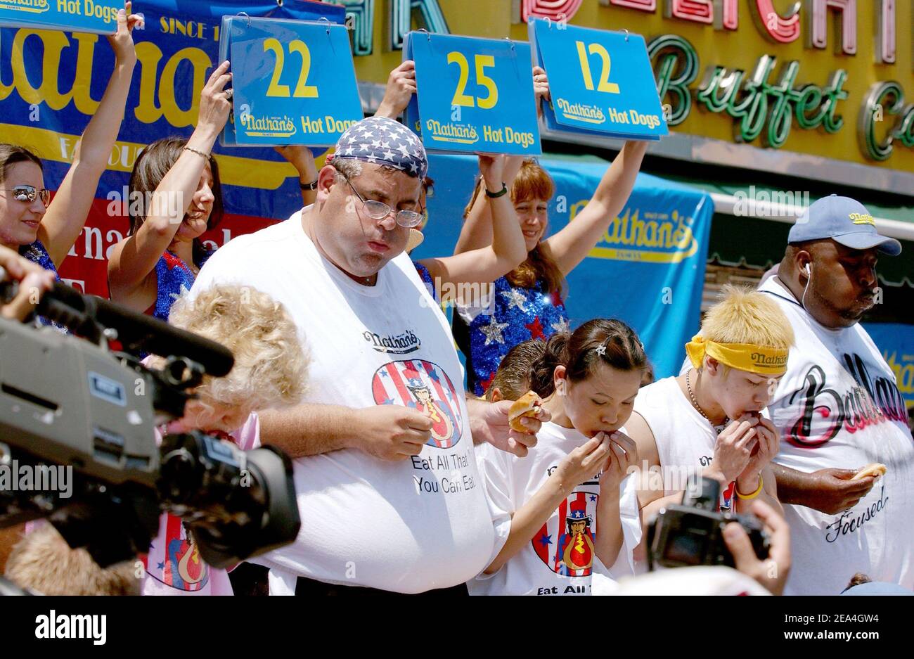 World Hot Dog Eating Contest High Resolution Stock Photography And Images Alamy
