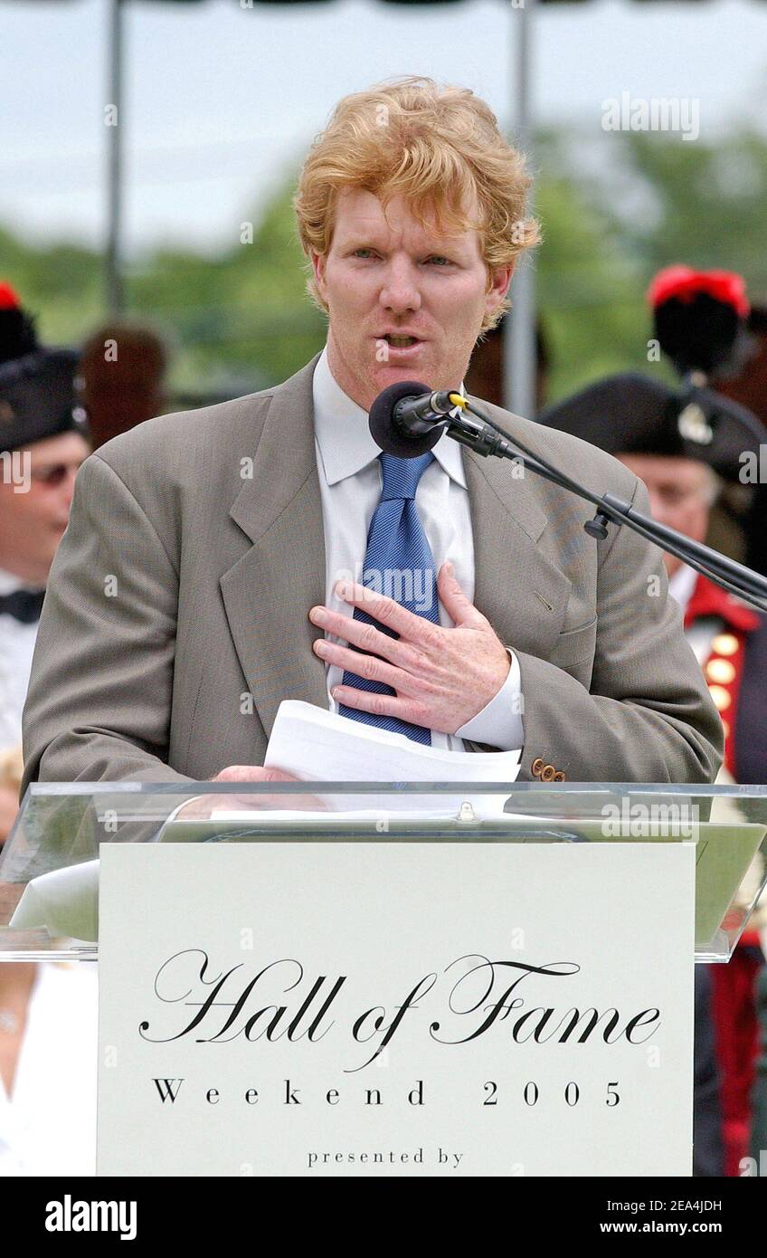 American tennis player Jim Courier delivers his acceptance speech at the 2005 Tennis Hall of