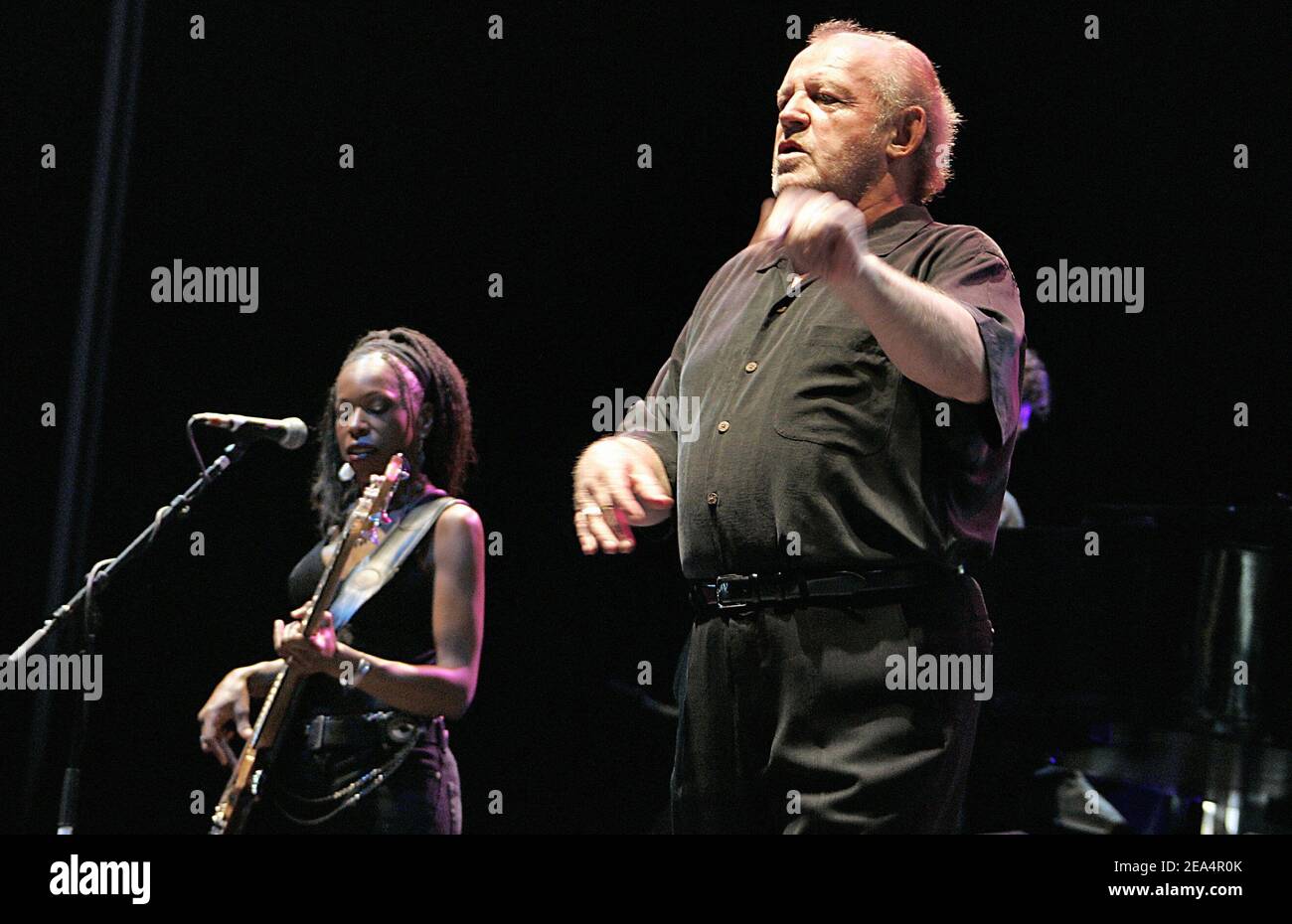 Joe cocker in concert hi-res stock photography and images - Alamy