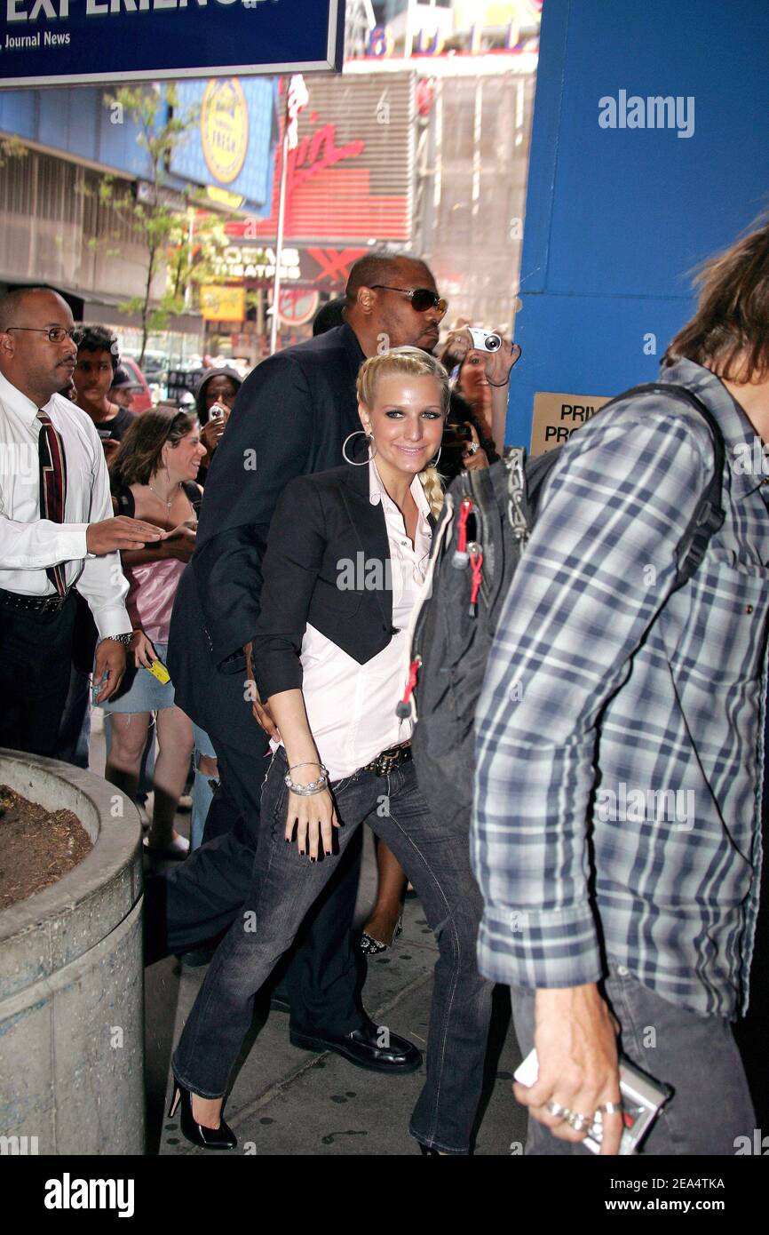 U.S singer Ashlee Simpson leaves the MTV studios where she was the guest of MTVTRL, Total