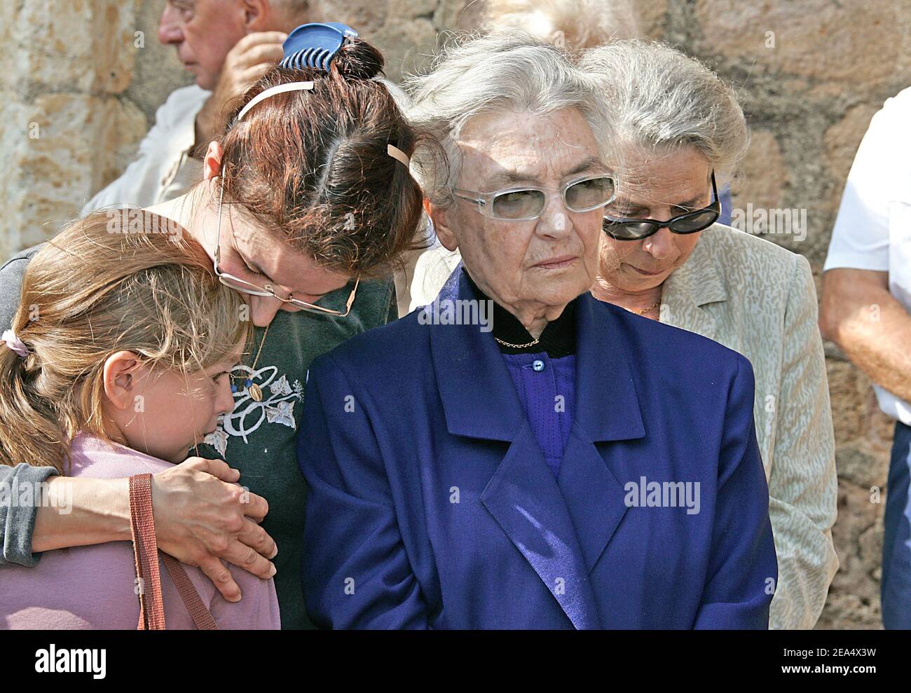 Jacques Dufilho's wife Colette (in blue), daughter Emmanuelle and granddaughter Agnes attend the funeral of the late French actor held at the cathedral of Mirande, southwestern France, on August 31, 2005. Dufilho died on August 28 aged 91. Photo by Patrick Bernard/ABACAPRESS.COM. Stock Photo