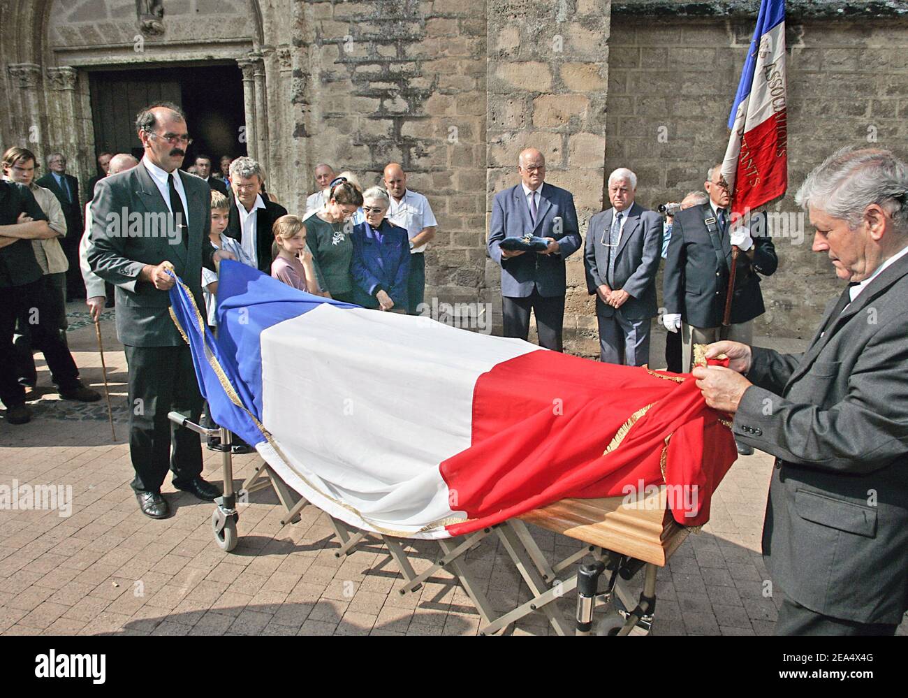 The funeral of the late French actor Jacques Dufilho held at the cathedral of Mirande, southwestern France, on August 31, 2005. Dufilho died on August 28 aged 91. Photo by Patrick Bernard/ABACAPRESS.COM. Stock Photo