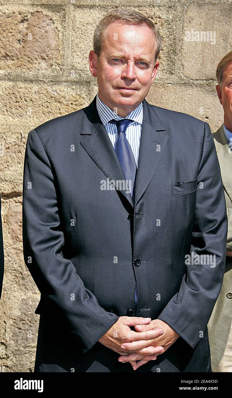 French Minister of Culture Renaud Donnedieu de Vabres attends the funeral of the late French actor Jacques Dufilho held at the cathedral of Mirande, southwestern France, on August 31, 2005. Dufilho died on August 28 aged 91. Photo by Patrick Bernard/ABACAPRESS.COM Stock Photo