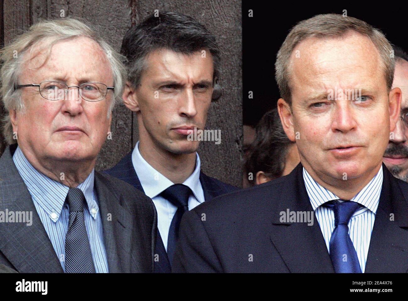 French actor Claude Rich (L) and French Minister of Culture Renaud Donnedieu de Vabres attend the funeral of the late French actor Jacques Dufilho held at the cathedral of Mirande, southwestern France, on August 31, 2005. Dufilho died on August 28 aged 91. Photo by Patrick Bernard/ABACAPRESS.COM. Stock Photo