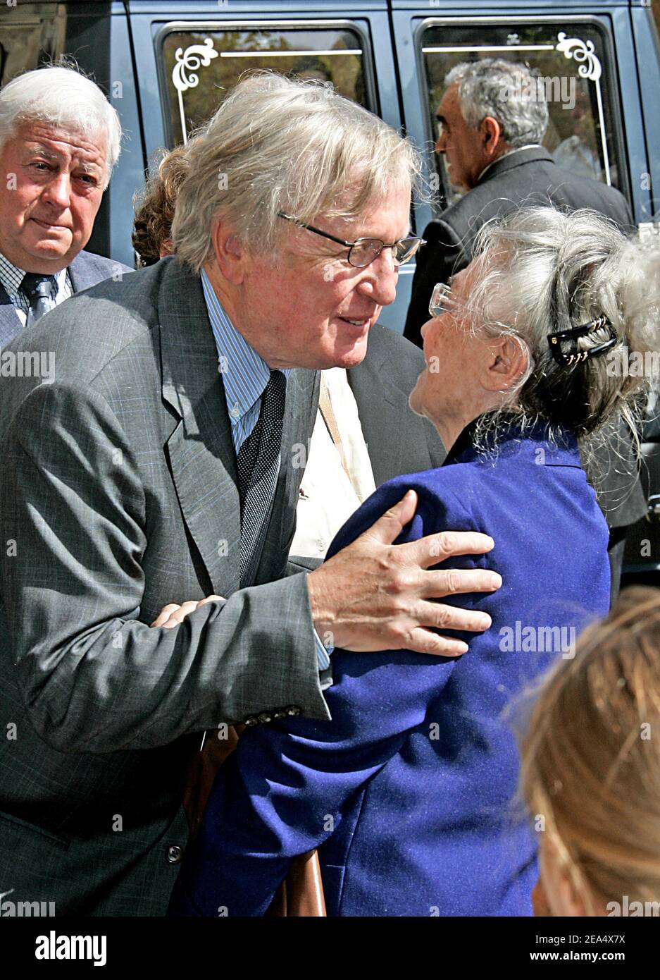 French actor Claude Rich hugs Colette Dufilho at the funeral of the late French actor Jacques Dufilho held at the cathedral of Mirande, southwestern France, on August 31, 2005. Dufilho died on August 28 aged 91. Photo by Patrick Bernard/ABACAPRESS.COM. Stock Photo