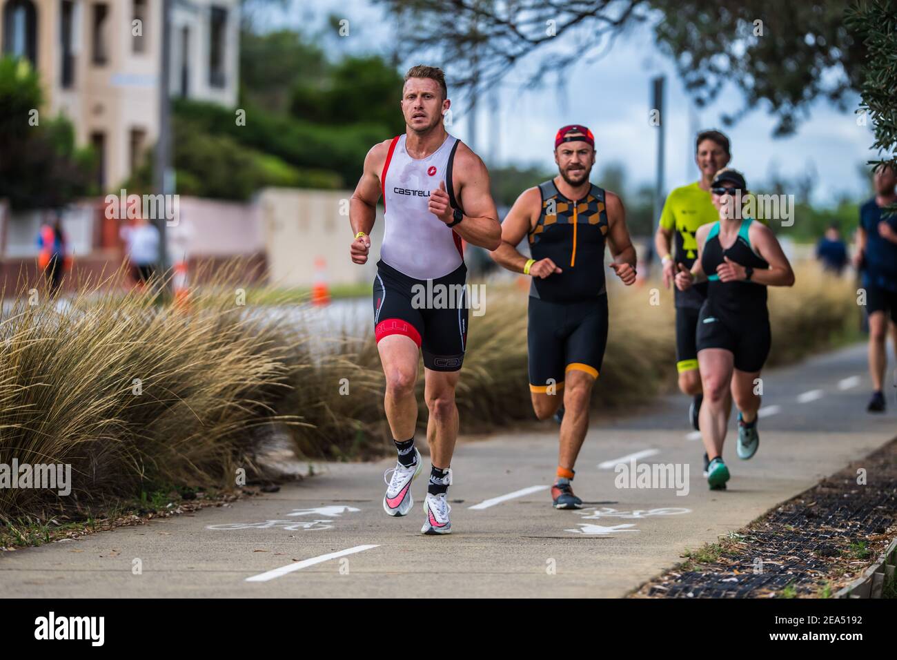 A group of runners with Shaine Webber in front seen sprinting during the 2XU  Triathlon Series 2021, Race 2 at Sandrigham Beach Stock Photo - Alamy