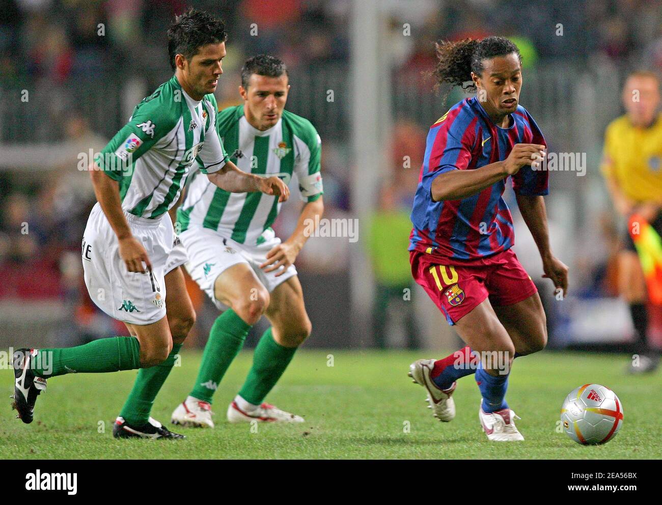 Ronaldinho of barcelona hi-res stock photography and images