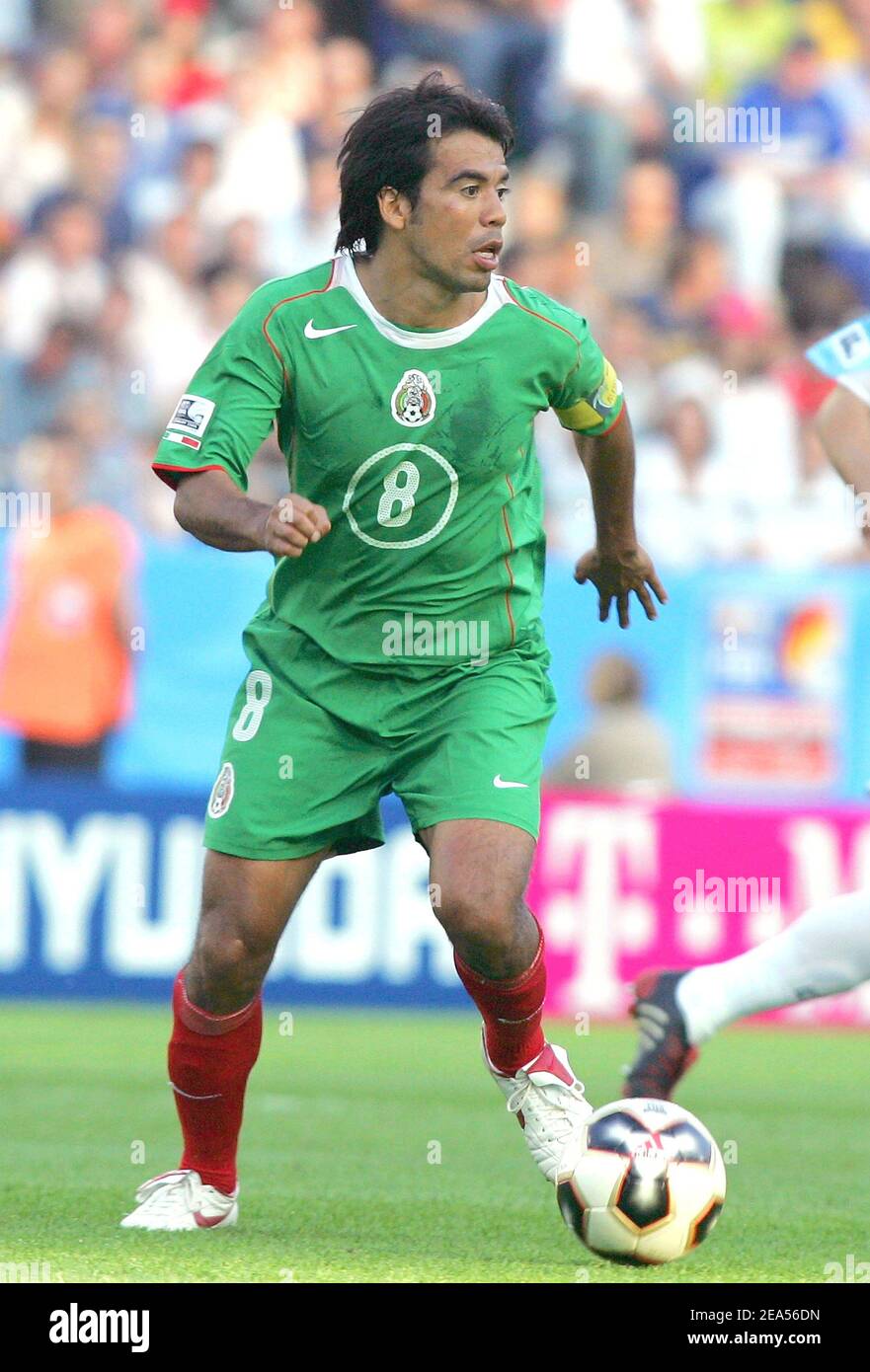 クラブアメリカ 2004-05 P.PARDO メキシコ代表　パベル・パルド Mexico's Pavel Pardo in action during the FIFA Confederations Cup