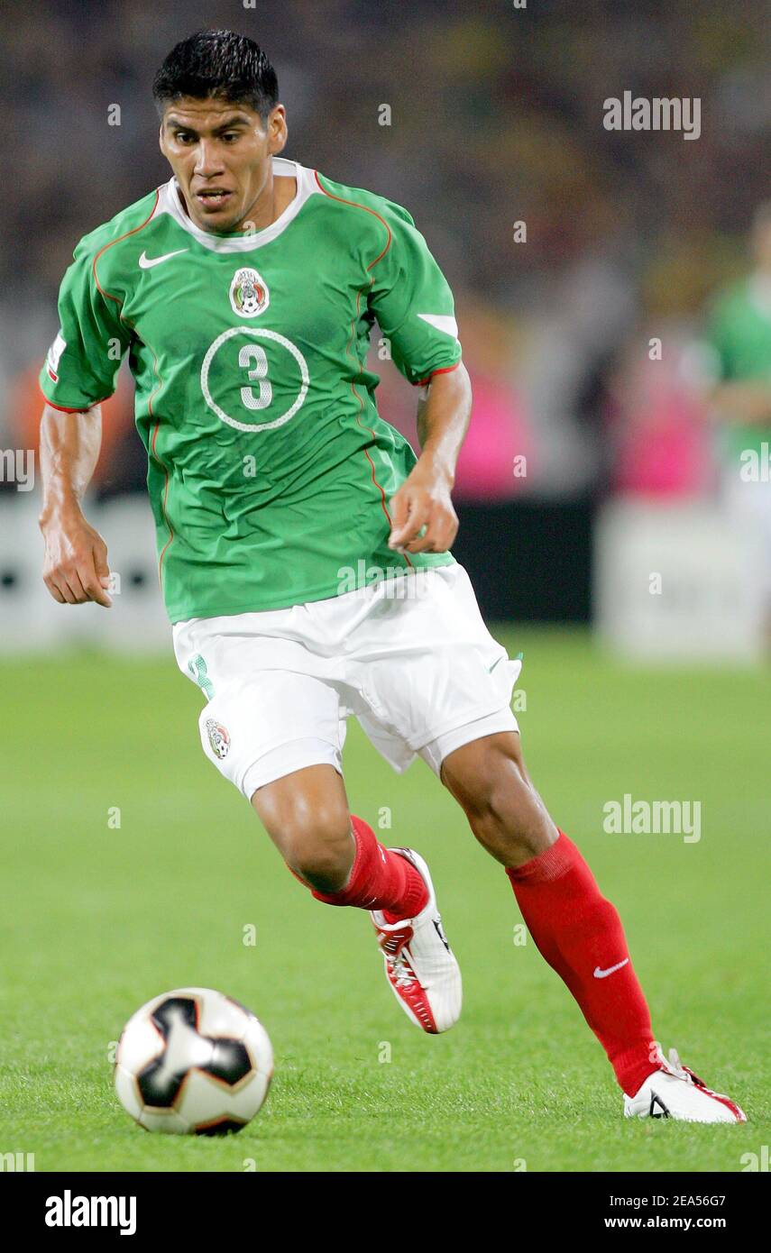 Mexico's Carlos Salcido in action during the FIFA Confederations Cup first round, Mexico vs Brazil, in Hanover, Germany, on june 19, 2005. Photo by Christian Liewig/ABACAPRESS.COM Stock Photo