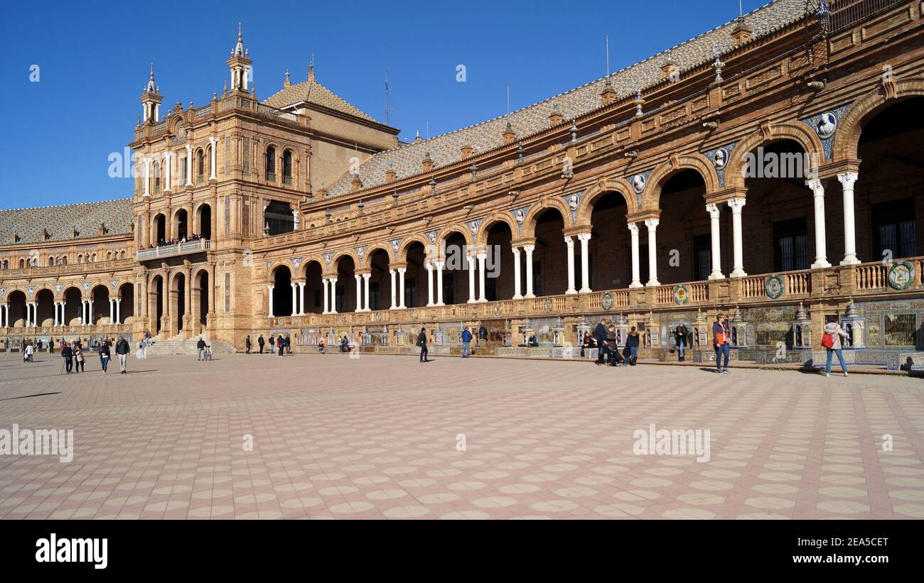 Southern colonnade and the Building of the Old Captaincy General, Spain Square, built in 1928 for the Ibero-American Exposition of 1929, Seville Stock Photo