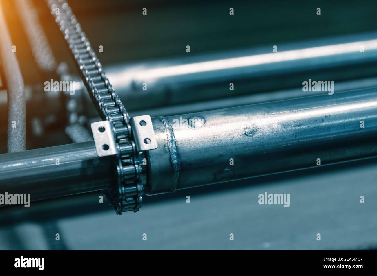 Mechanical chain transmission Stock Photo Alamy