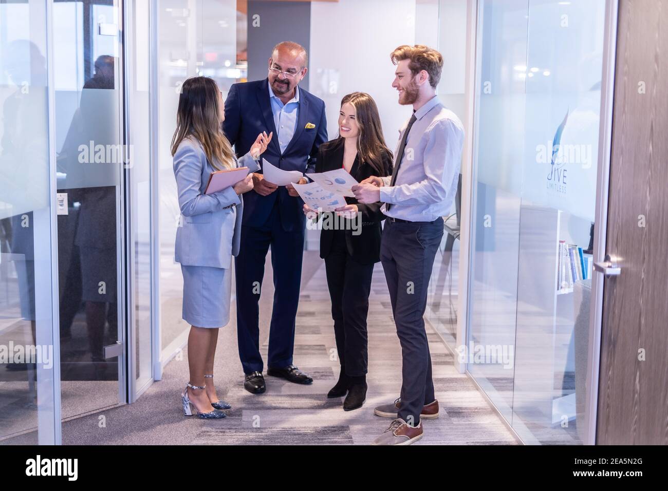 Office employee having meeting hi-res stock photography and images - Alamy