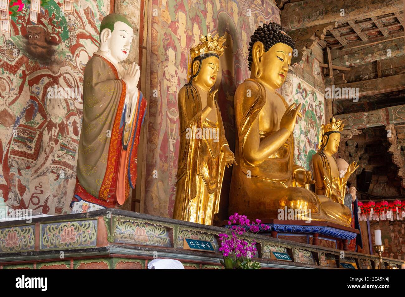 Buddhist statues at Bulguksa temple in Gyeongju, South Korea Stock Photo