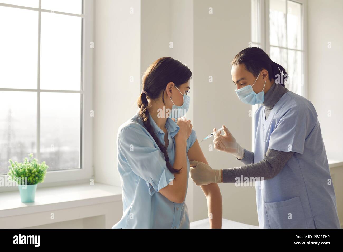 Patient vaccine hi-res stock photography and images - Alamy