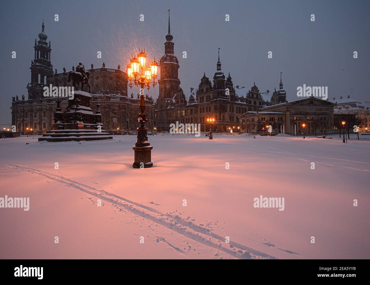 Dresden, Germany. 08th Feb, 2021. Snow-covered is the Theaterplatz in front of the Hofkirche (l-r), the equestrian statue of King Johann, the Hausmannsturm, the Residenzschloss and the Schinkelwache in the morning. Credit: Robert Michael/dpa-Zentralbild/dpa/Alamy Live News Stock Photo