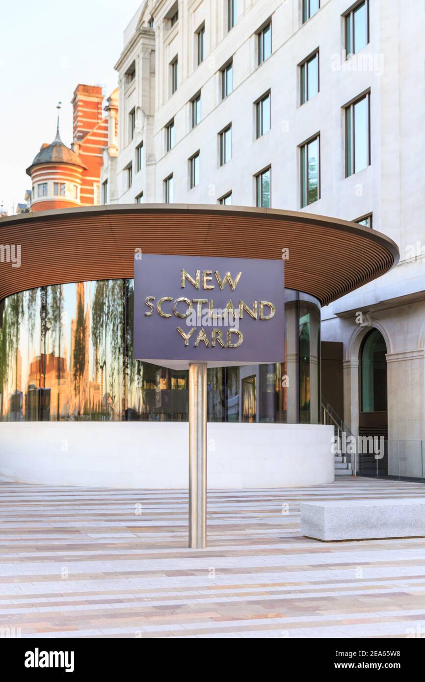 New Scotland Yard sign, building exterior Scotland Yard Headquarters of the Metropolitan Police force in Victoria Embankment, Westminster London, UK Stock Photo