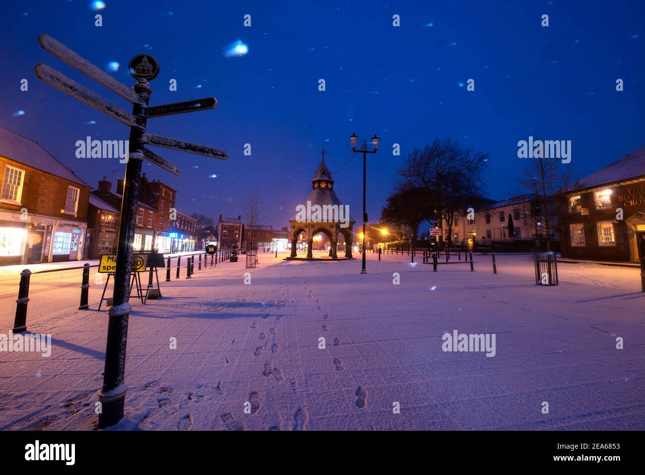 Bingham, Nottinghamshire, UK. 8th Feb 2021. A general view of the Buttercross as snow falls in Bingham market square, Nottinghamshire. Neil Squires/Alamy Live News Stock Photo